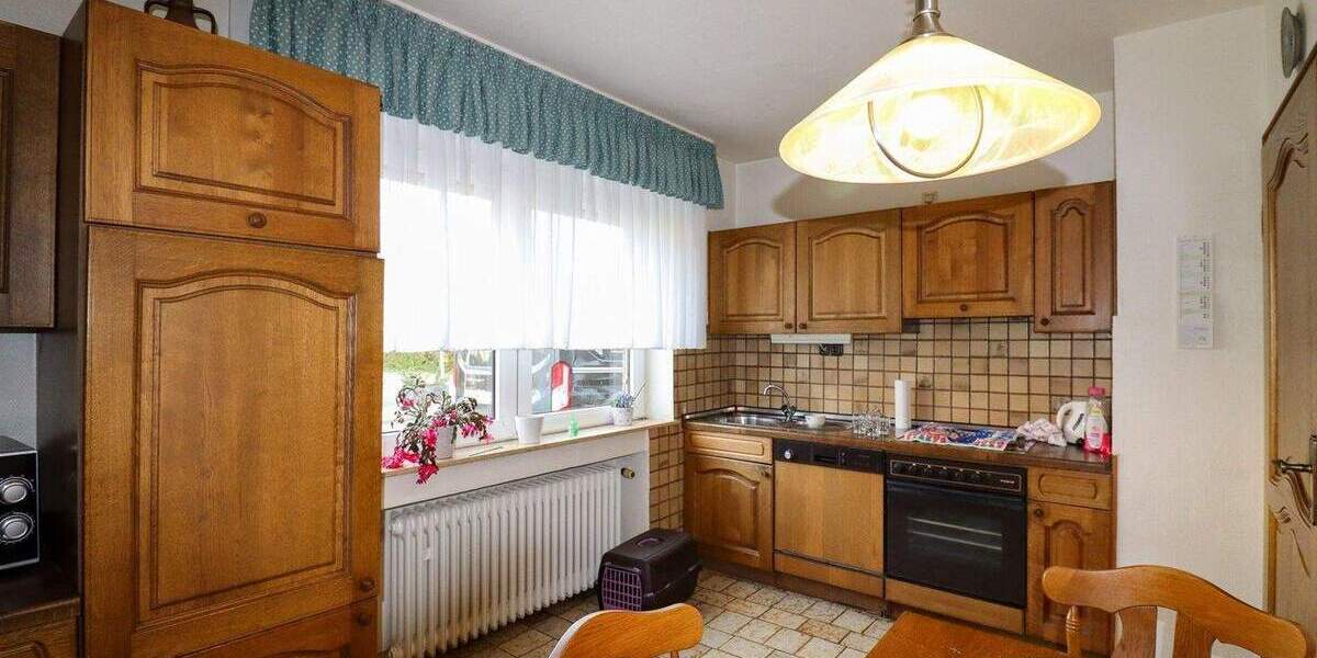 Einfamilienhaus mit großem Grundstück und zusätzlichem sanierungsbedürftigen Wohngebäude 5 zimmer