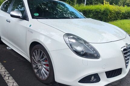 Alfa Romeo Giulietta 107.000 km 8.999 &euro; Düsseldorf 40233