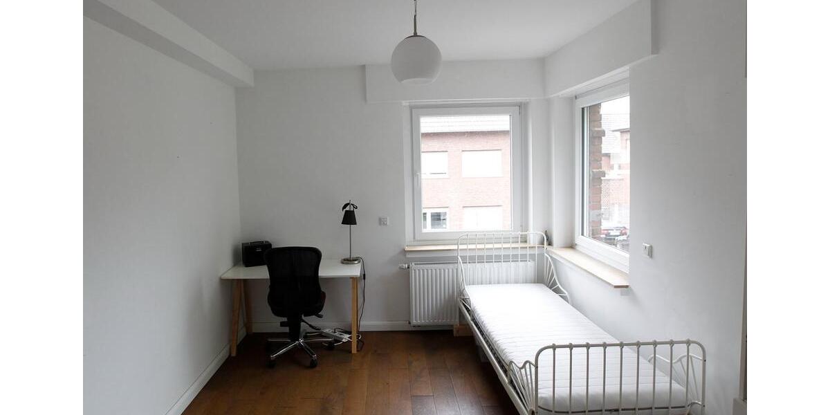 Kernsaniertes Haus mit großem Garten in NE-Holzheim 6 zimmer