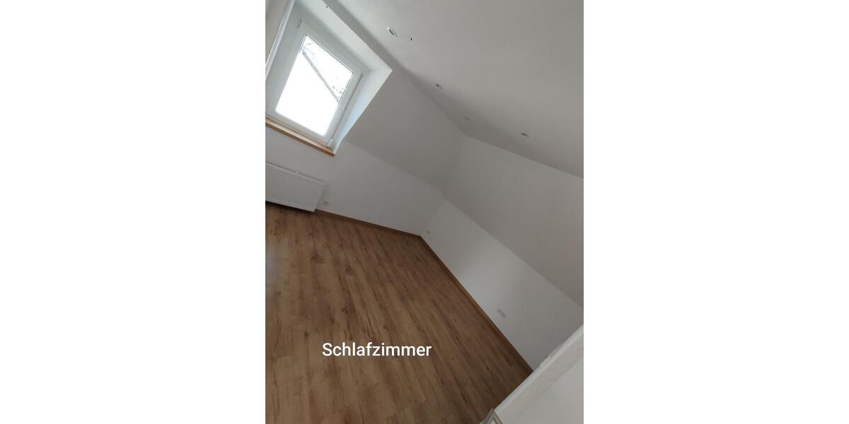 Dachgeschosswohnung ***frisch saniert und Toplage *** 3 zimmer