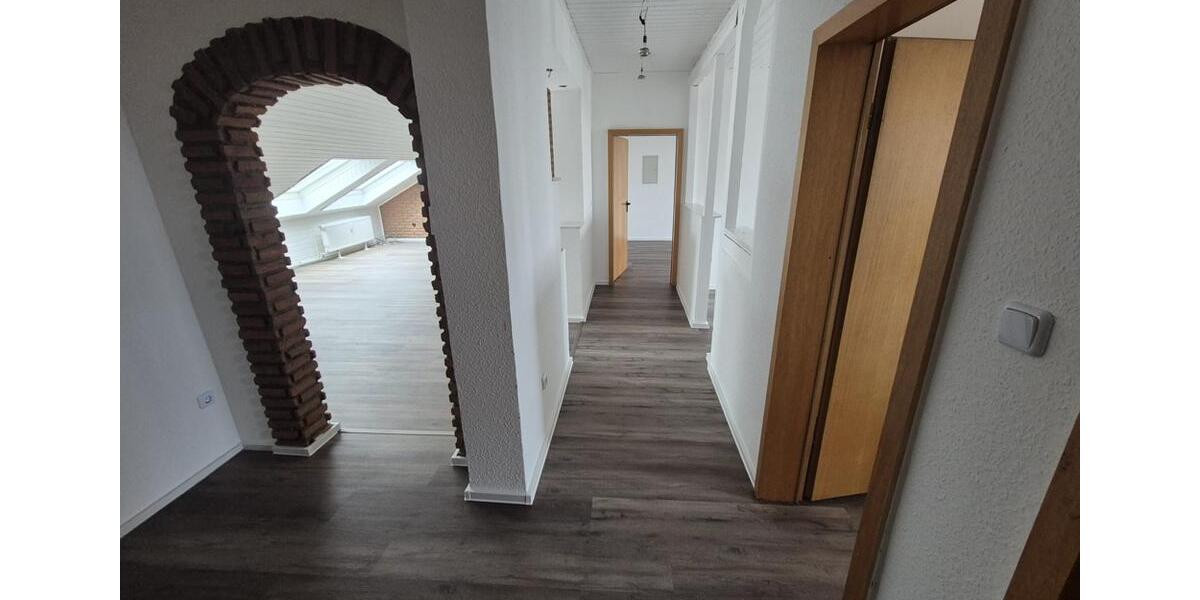 Wieder verfügbar!! Wohnen unterm Dach mit Stil – Frisch renovierte Rückzugsoase mit Charme! 2 zimmer