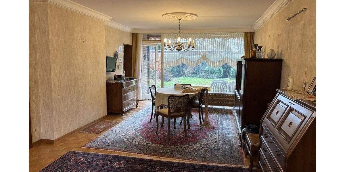 Doppelhaushälfte mit 2 Garagen 4 zimmer