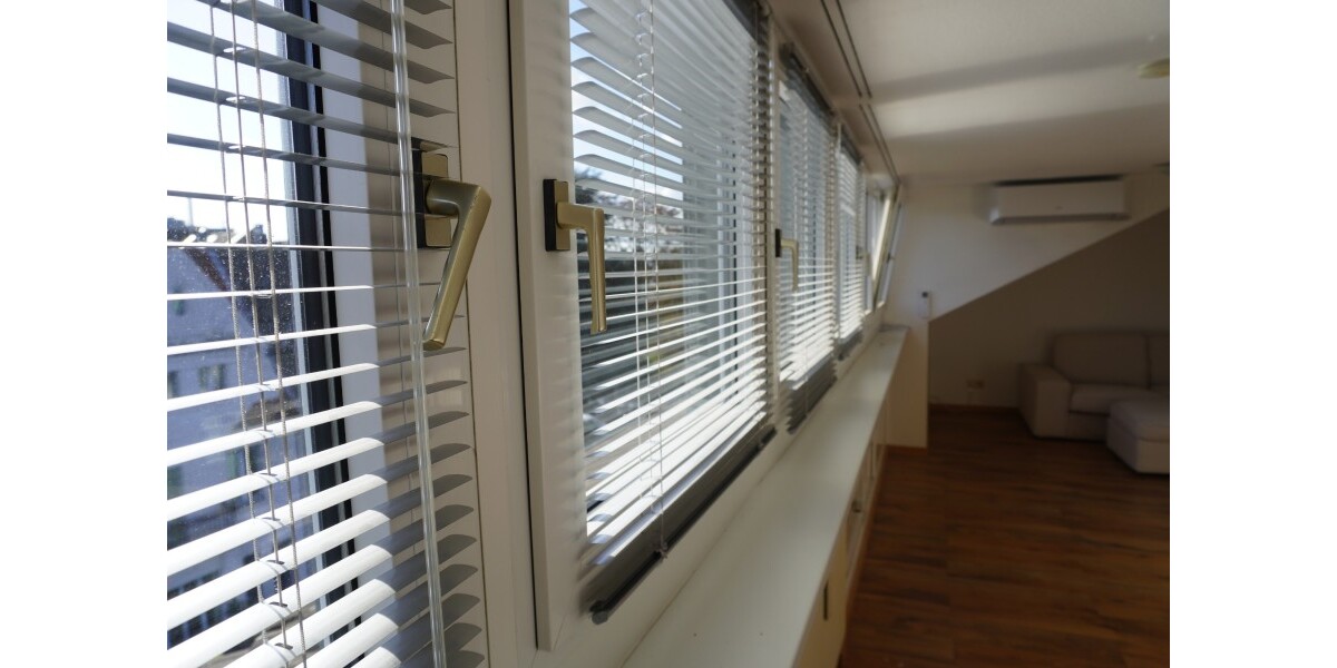 Provisionsfrei* SOFORT FREI! Rhein-nah - 2-Zm Penthouse Oberkassel - renoviert, Klimaanlage Einbauküche 55m² - Einfamilienhaus Düsseldorf Oberkassel | Angebot:27074522