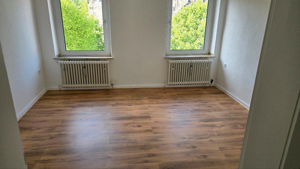 Etagenwohnung Ratingen Tiefenbroich - 4 Zimmer, 80 m&sup2;, 1.300&euro; | Angebot:24757128