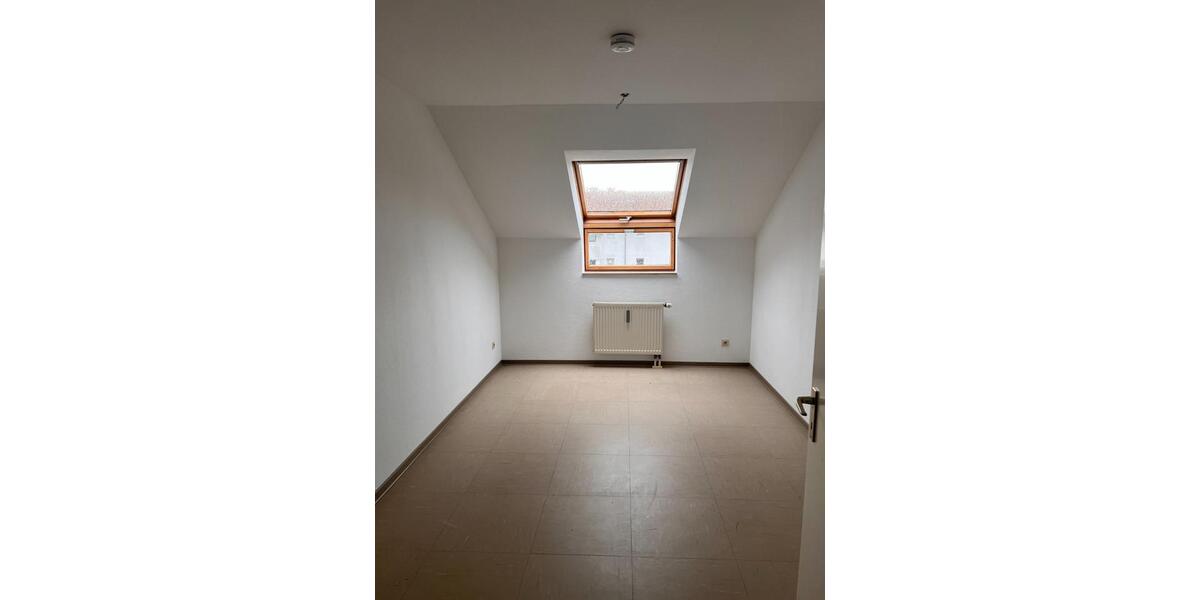 Helle 4-Zimmer-Dachgeschosswohnung in Leverkusen-Manfort 4 zimmer