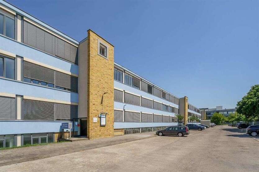 Büro in Berlin 3.636,59 € 371.08 m²