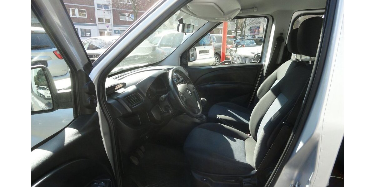 Opel Combo Edition 1,6 d Klima PDC SHZ AHK 5Sitzer 124.000 km 5.999 &euro; Neuss 41462