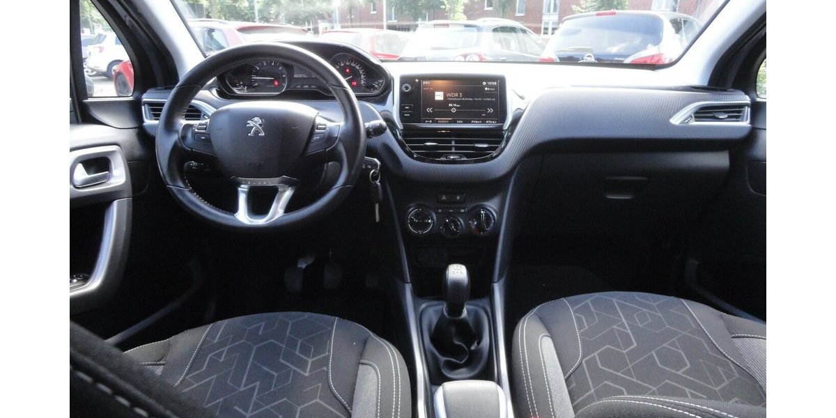 Peugeot 2008 Active 1,2 Klima SHZ PDC Allwetter 60.000 km 8.990 &euro; Neuss 41462
