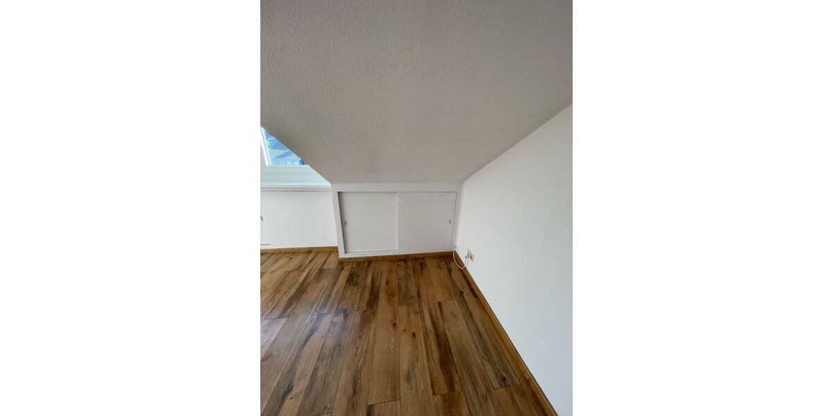 Provisionsfrei* SOFORT FREI! Rhein-nah - 2-Zm Penthouse Oberkassel - renoviert, Klimaanlage Einbauküche 55m² - Einfamilienhaus Düsseldorf Oberkassel | Angebot:27074522