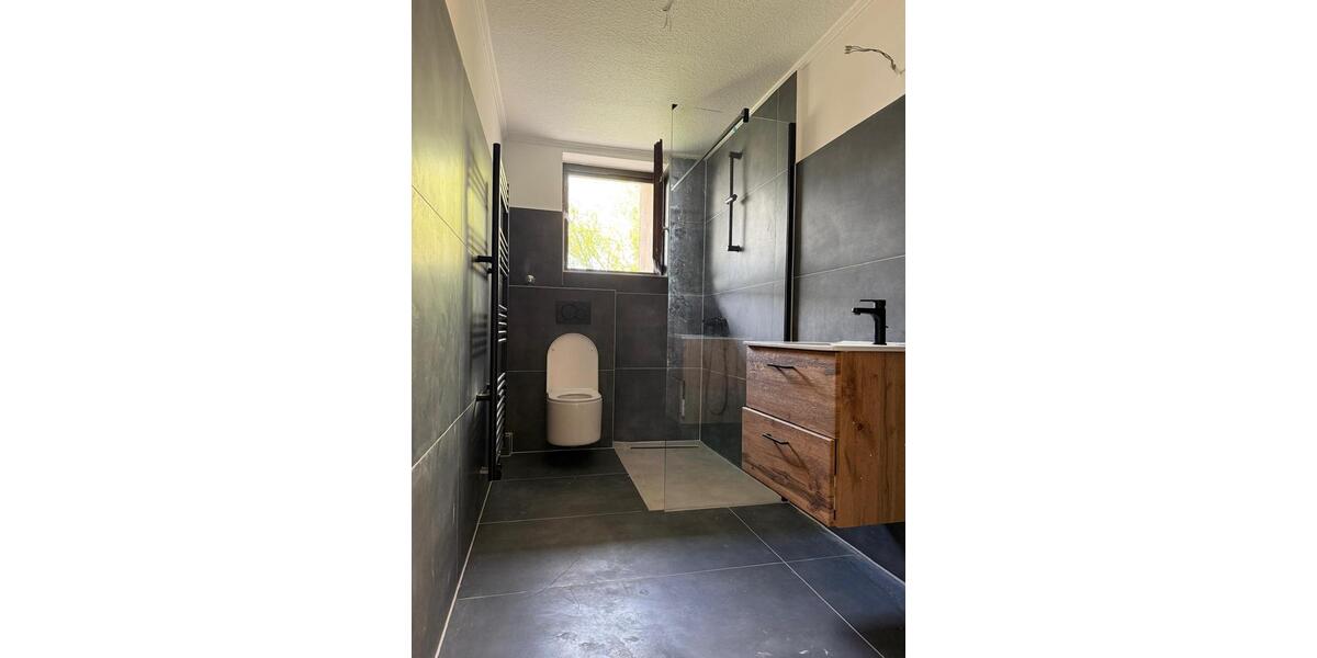 Etagenwohnung Düsseldorf Heerdt - 3 Zimmer, 80 m&sup2;, 1.400&euro; | Angebot:25647879