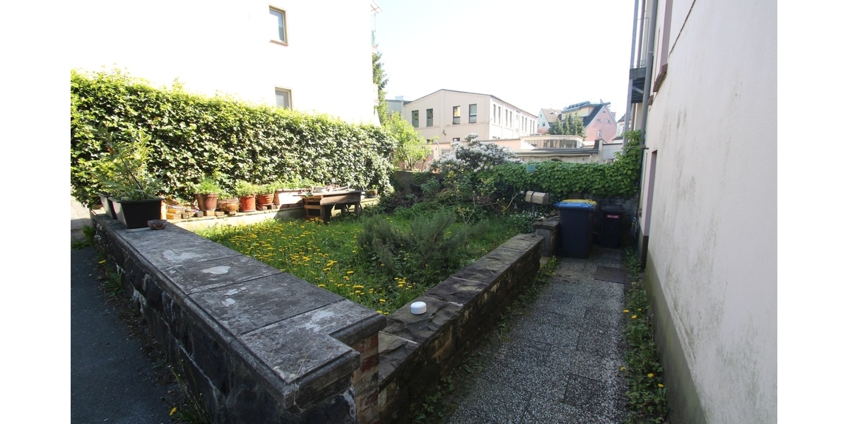 Mehrfamilienhaus mit drei Wohneinheiten und Entwicklungspotenzial 6 zimmer