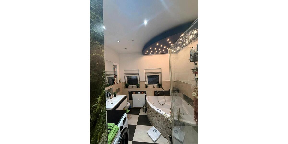 Ich biete eine wunderschöne 4 Zimmer whg.in lierenfeld an 4 zimmer