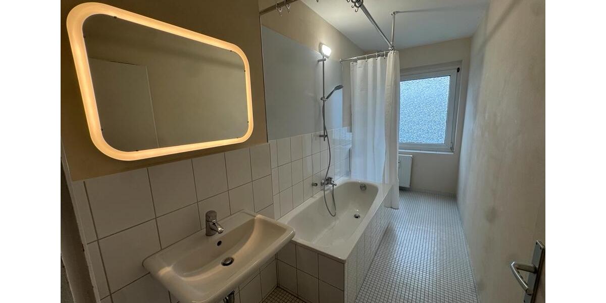 Etagenwohnung Düsseldorf Stadtbezirk 2 - 1 Zimmer, 100 m&sup2;, 800&euro; | Angebot:26297463