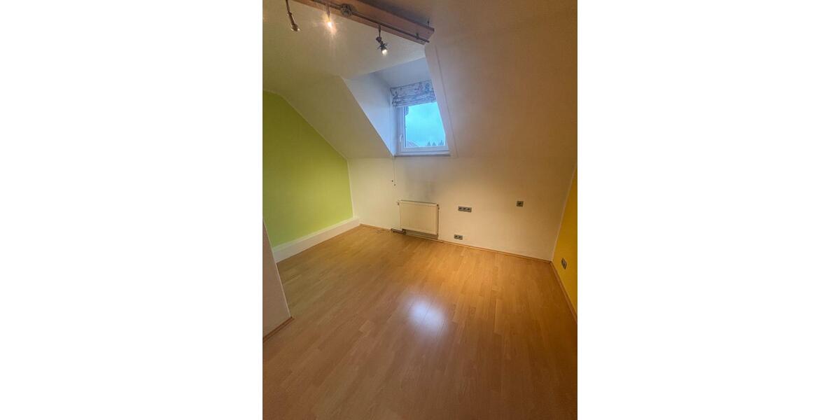Etagenwohnung Solingen Central - 4 Zimmer, 110 m&sup2;, 1.290&euro; | Angebot:25766915