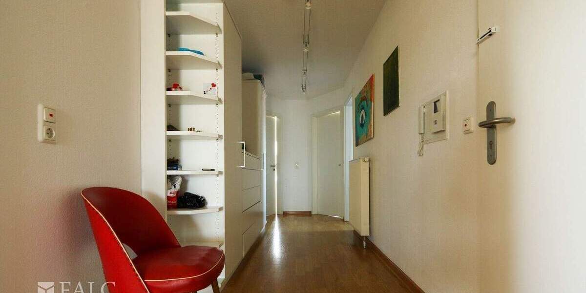 Etagenwohnung Grevenbroich Stadtmitte - 4 Zimmer, 110 m&sup2;, 349.000&euro; | Angebot:25645446