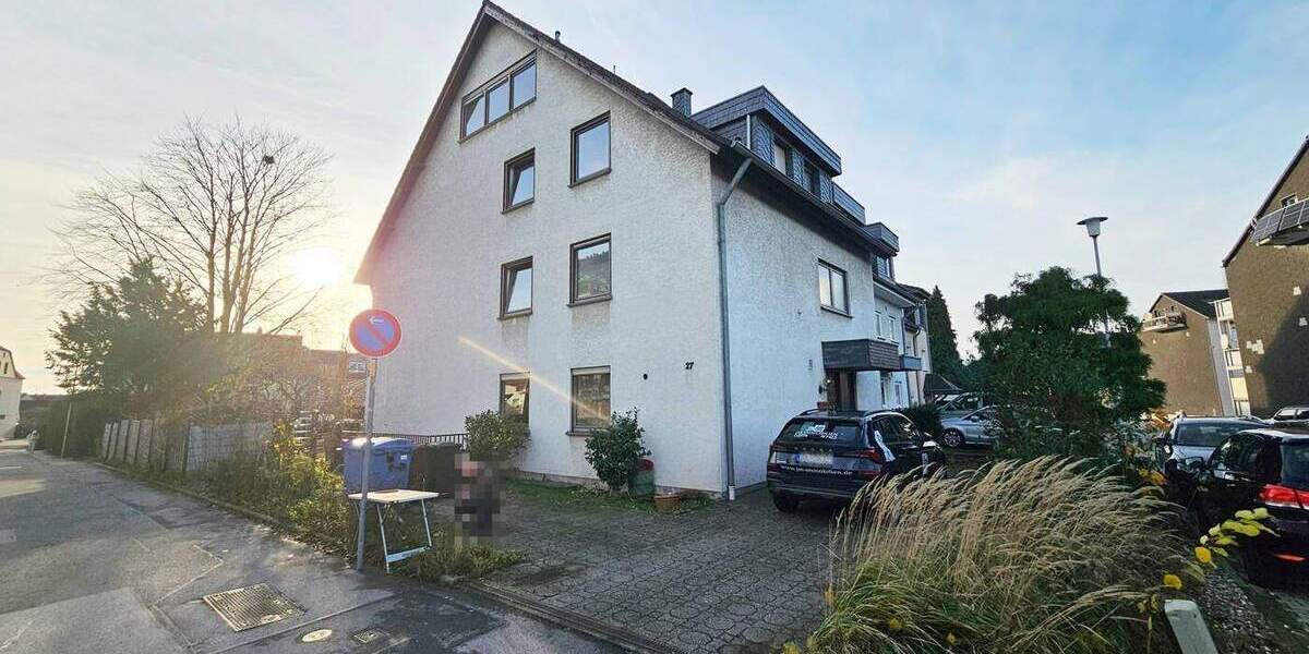 Großzügiges Zweifamilienhaus in bevorzugter Lage von Leverkusen-Lützenkirchen 8 zimmer