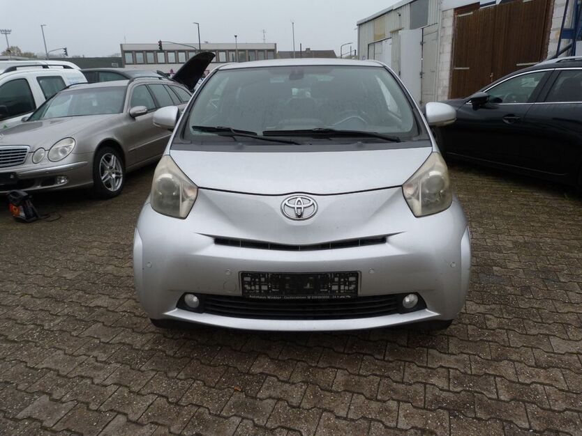 Toyota IQ 222.000 km 3.990 € Düsseldorf 40599