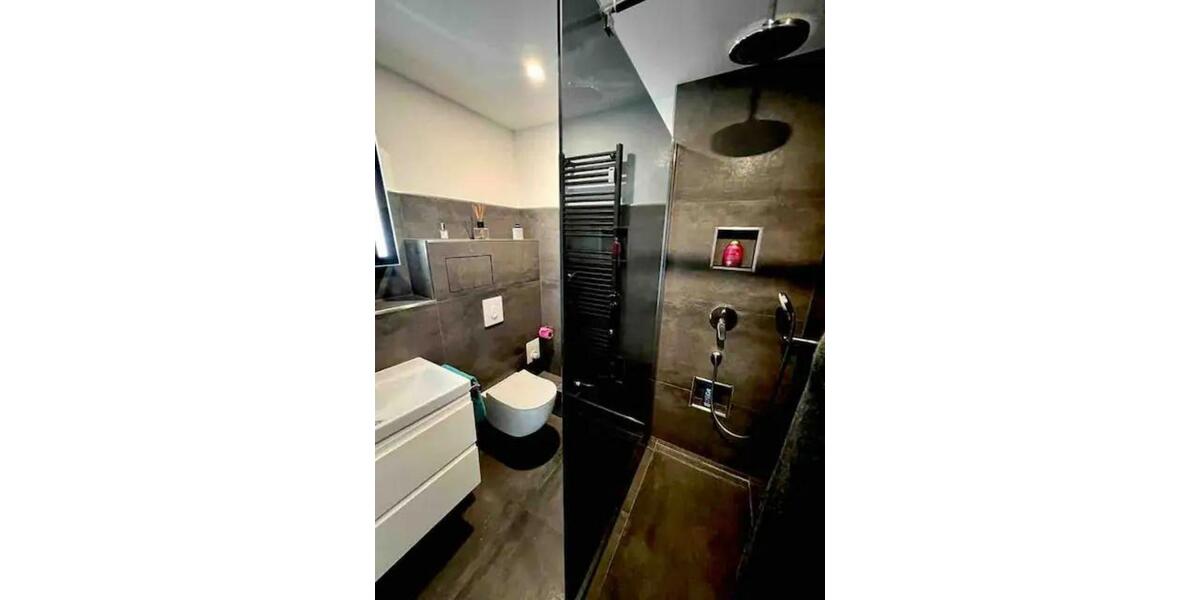 Etagenwohnung Neuss - 2 Zimmer, 70 m&sup2;, 1.300&euro; | Angebot:25806836