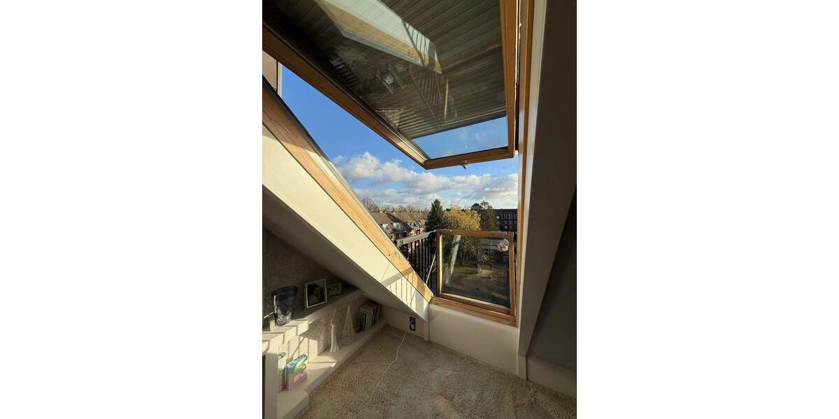 Modernisierte Wohnung mit 25m² Hobbyfläche im Dachgeschoss 2 zimmer