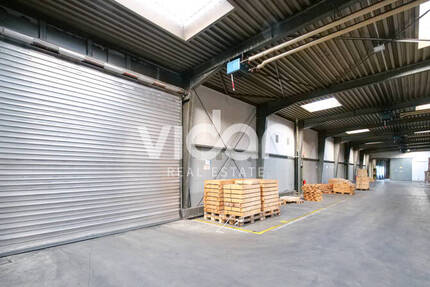 EXKLUSIV | HALLE | RAMPE & EBENERDIG | PARKPLÄTZE | FREIFLÄCHE | VIDAN REAL ESTATE zimmer