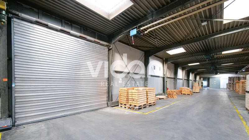 EXKLUSIV | HALLE | RAMPE & EBENERDIG | PARKPLÄTZE | FREIFLÄCHE | VIDAN REAL ESTATE zimmer