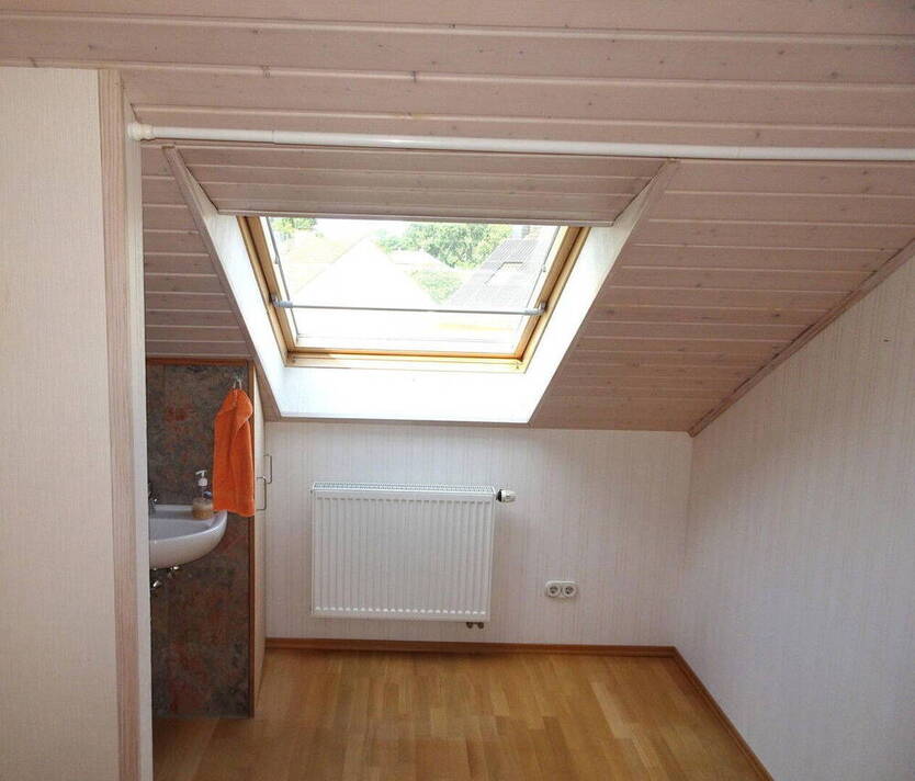 Einfamilien-Reiheneckhaus mit großem Garten und Doppelgarage