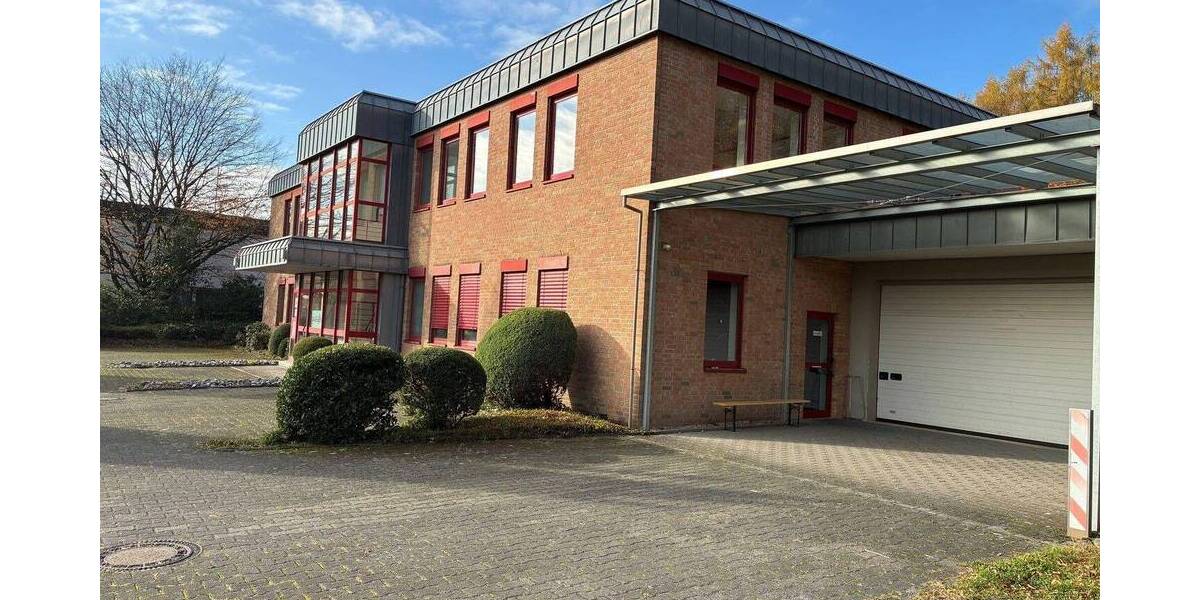 Gewerbeimmobilie Büros & ebenerdige Halle zimmer