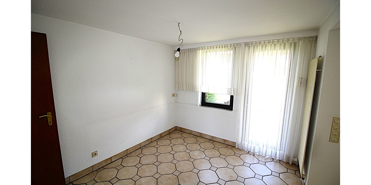 Raumwunder mit diversen Nutzungsmöglichleiten: Massives EFH mit Garten, Garage und viel Potenzial 7 zimmer