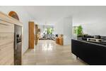 Modernisierte Erdgeschoßwohnung mit Kamin, Massagedusche & privatem Garten - Wohnen mit Stil