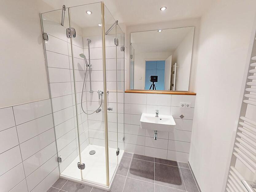 Moderne 2-Zimmer-Wohnung mit Balkon und 2 Bädern zimmer