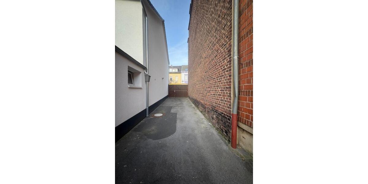 Geräumiges Wohn-Gewerbeobjekt mit zwei Einheiten, Innenhof zimmer