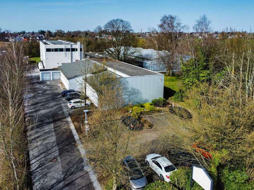 Halle in Solingen 2.300.000 € 3070.25 m²
