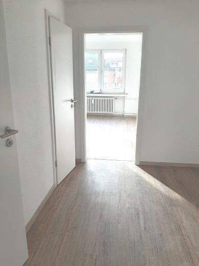 Etagenwohnung Duisburg Neudorf-Süd - 3 Zimmer, 84 m&sup2;, 890&euro; | Angebot:26903955