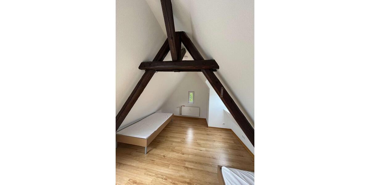 Dachgeschoßwohnung Duisburg Duisburg-Mitte - 4 Zimmer, 93 m&sup2;, 830&euro; | Angebot:26060436
