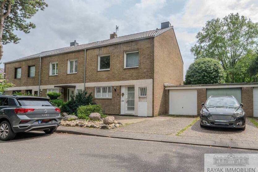 Gemütliches Familienhaus in Benrath mit Garten und Garage - Ihr neues Zuhause wartet!