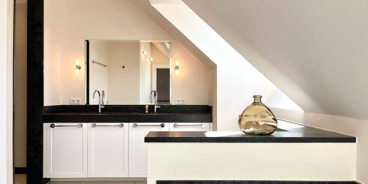 Cecilienallee: Premium-Maisonette mit Rheinblick, Klima, Einbauküche und Tiefgarage 3 zimmer