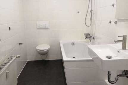 Wohnung zum Mieten in Chemnitz 240 € 40.79 m²