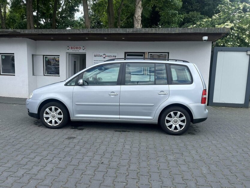VW Touran Trendline / 7 Sitze / Kamera / Tempomat 249.000 km 3.900 € Mönchengladbach 41066