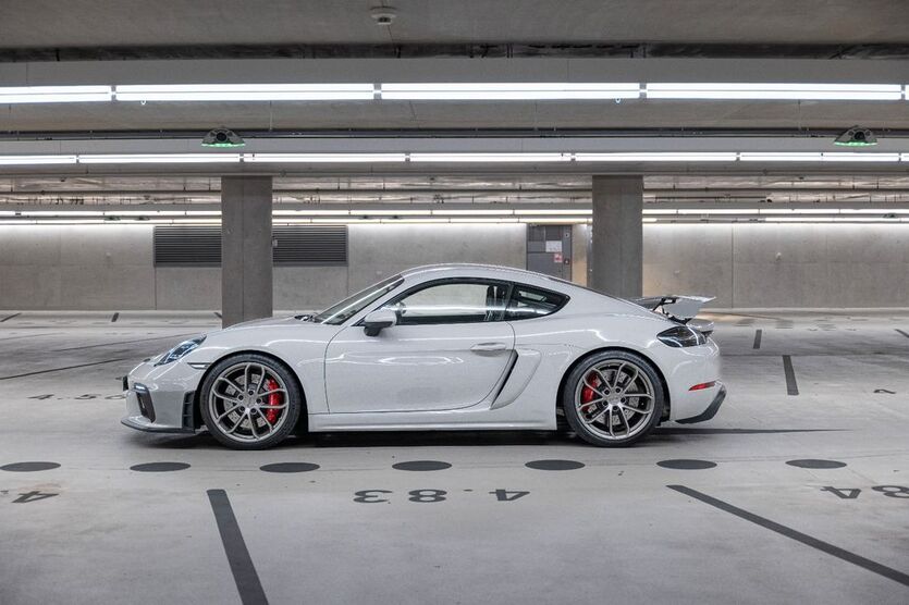 Porsche Cayman 33.400 km 107.995 € Düsseldorf 40211