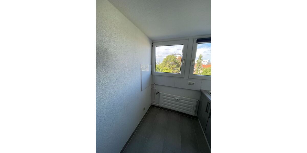 Provisionsfrei* SOFORT FREI! Rhein-nah - 2-Zm Penthouse Oberkassel - renoviert, Klimaanlage Einbauküche 55m² - Einfamilienhaus Düsseldorf Oberkassel | Angebot:27074522
