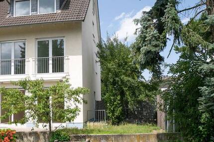 Modernisiertes Reiheneckhaus mit 5 SchlafZimmern und sonnigem Garten