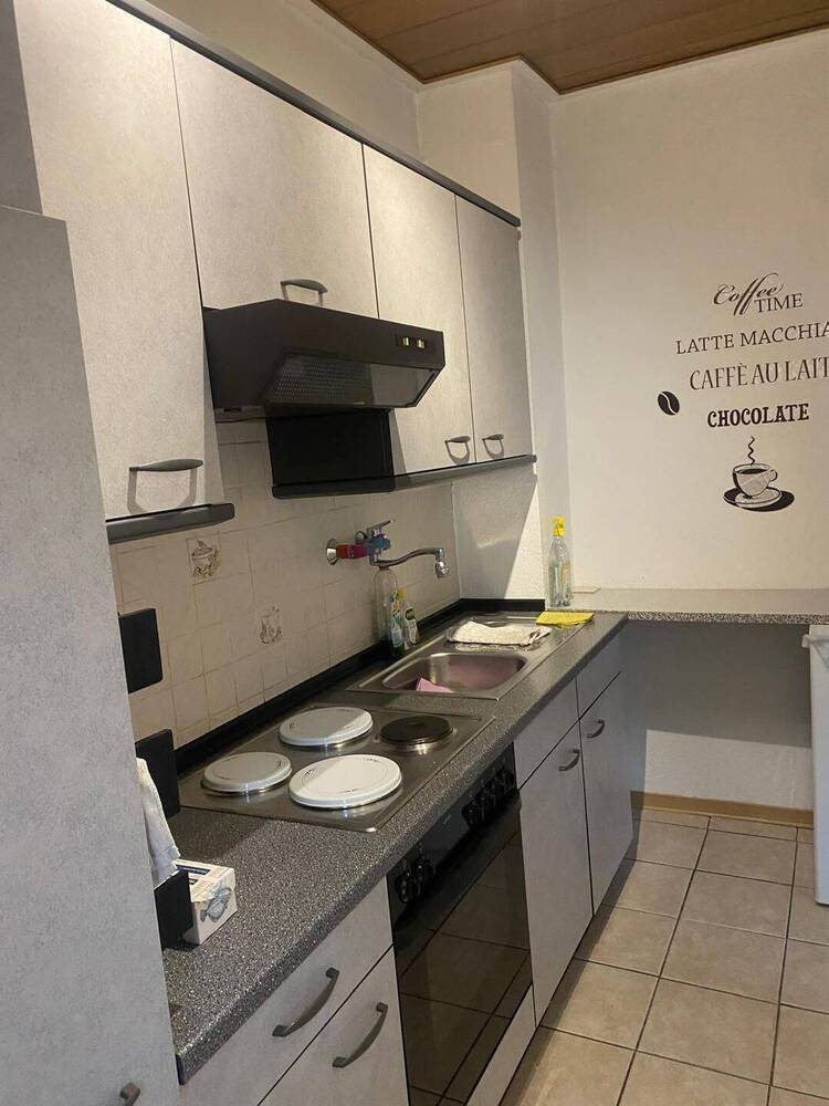 Attraktive 2-Zimmer-Wohnung frisch renoviert und bezugsbereit - Duschbad Böden Laminat Wände Einbauküche etc.TOPPP