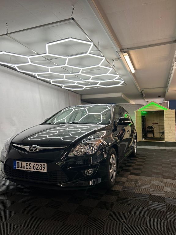i30