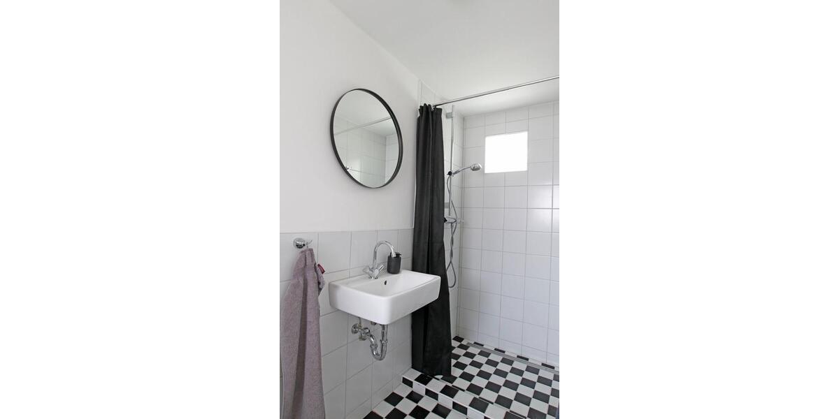 Kernsaniertes Haus mit großem Garten in NE-Holzheim 6 zimmer