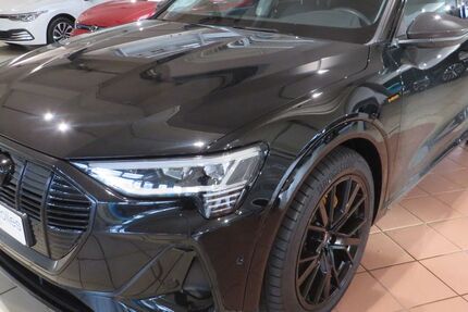 Audi e-tron 9.415 km 48.745 &euro; Neuss 41469