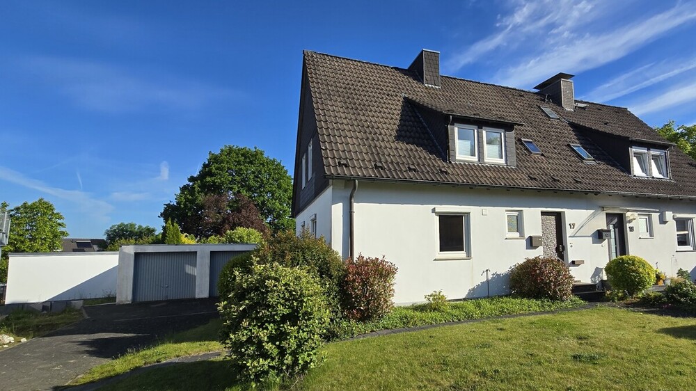 Doppelhaushälfte mit großem Grundstück und Bauplatz - Doppelhaushälfte Mettmann | Angebot:26820953