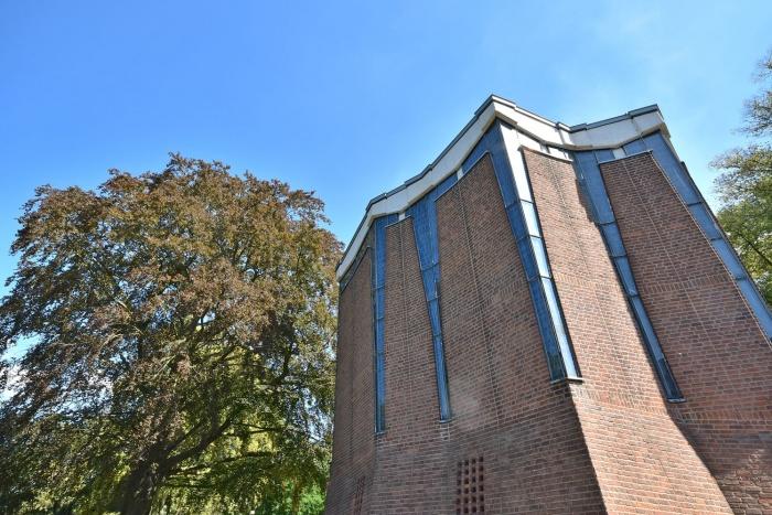 Hochwertiges Wohnen im ehemaligen Servitinnen-Kloster: 3-Zi.-Wohnung mit 3 Balkonen u. Einbauküche