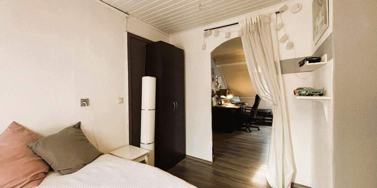 Mehrfamilienhaus, Wohnhaus Duisburg Hochemmerich - 9 Zimmer, 170 m&sup2;, 320.000&euro; | Angebot:25779365