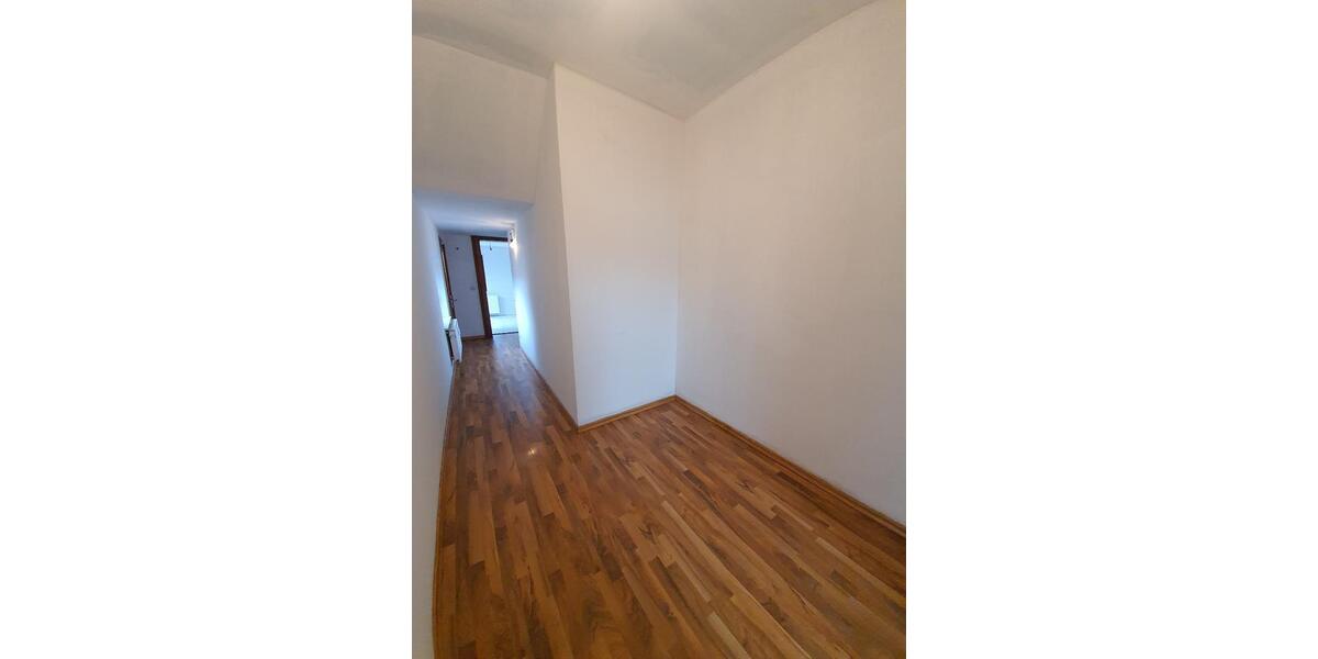 Dachgeschoßwohnung Duisburg Mittelmeiderich - 3 Zimmer, 1 m&sup2;, 700&euro; | Angebot:25590266