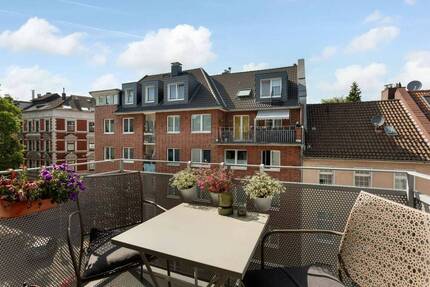 Urban Living im Herzen von Pempelfort: Möblierte 1-Zimmer-Wohnung mit Balkon & Einbauküche